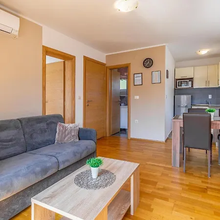 1 Bedroom Awesome In * Medulin